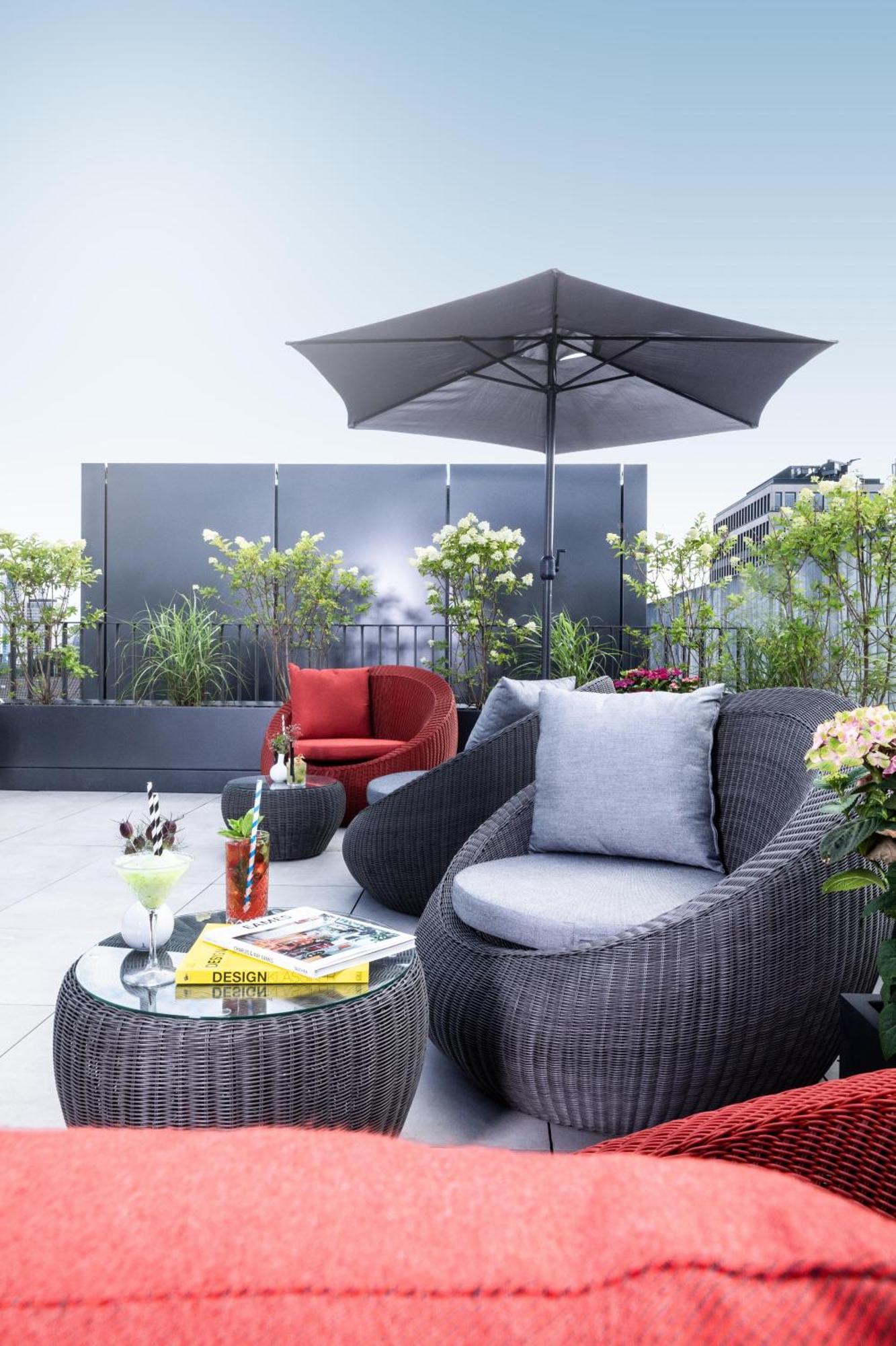 Kpm Hotel & Residences Berlín Exteriér fotografie A balcony in a penthouse apartment