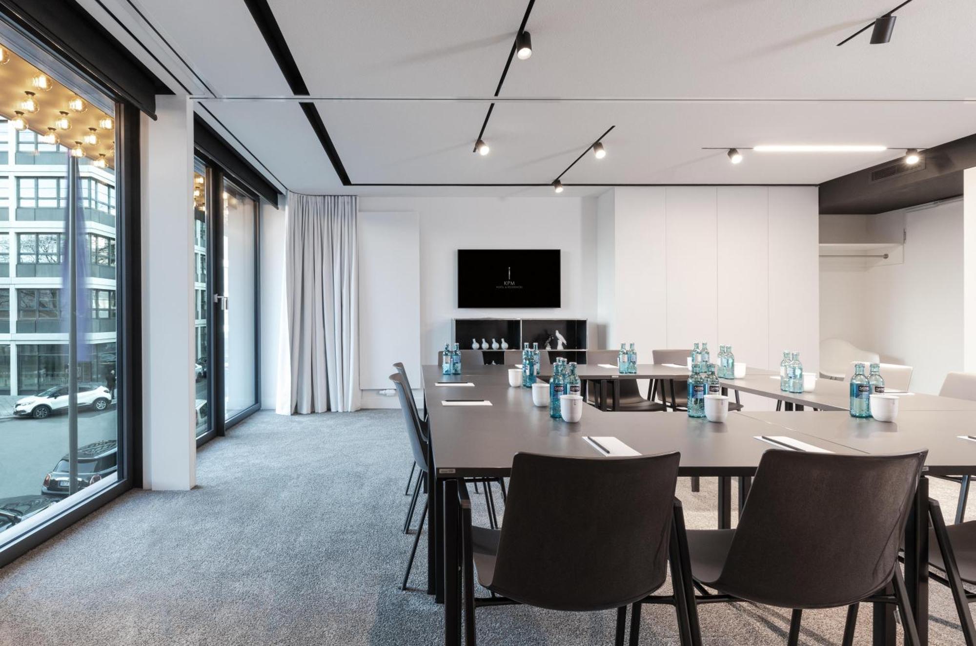Kpm Hotel & Residences Berlín Exteriér fotografie Meeting room at the Hotel