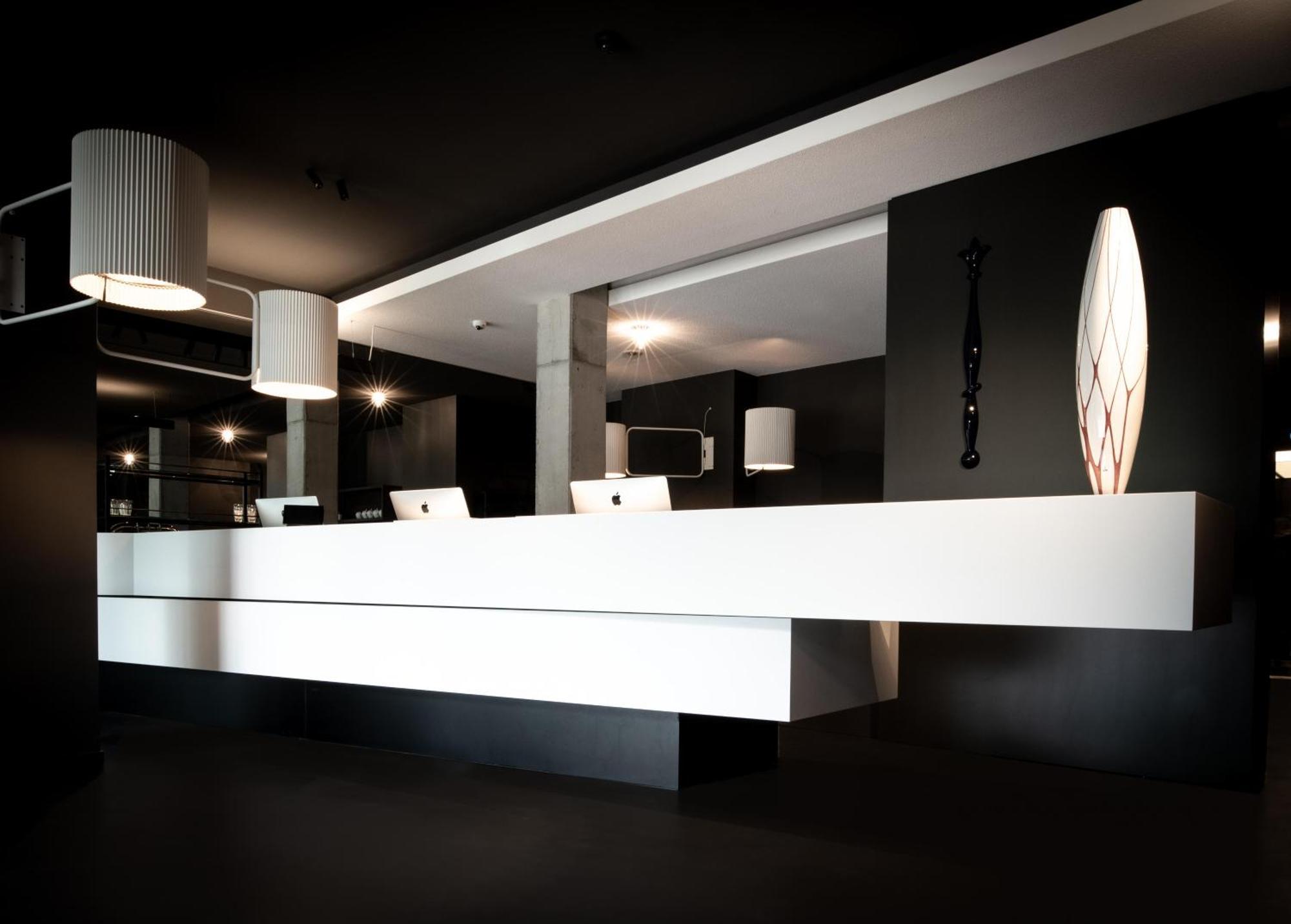 Kpm Hotel & Residences Berlín Exteriér fotografie Reception desk