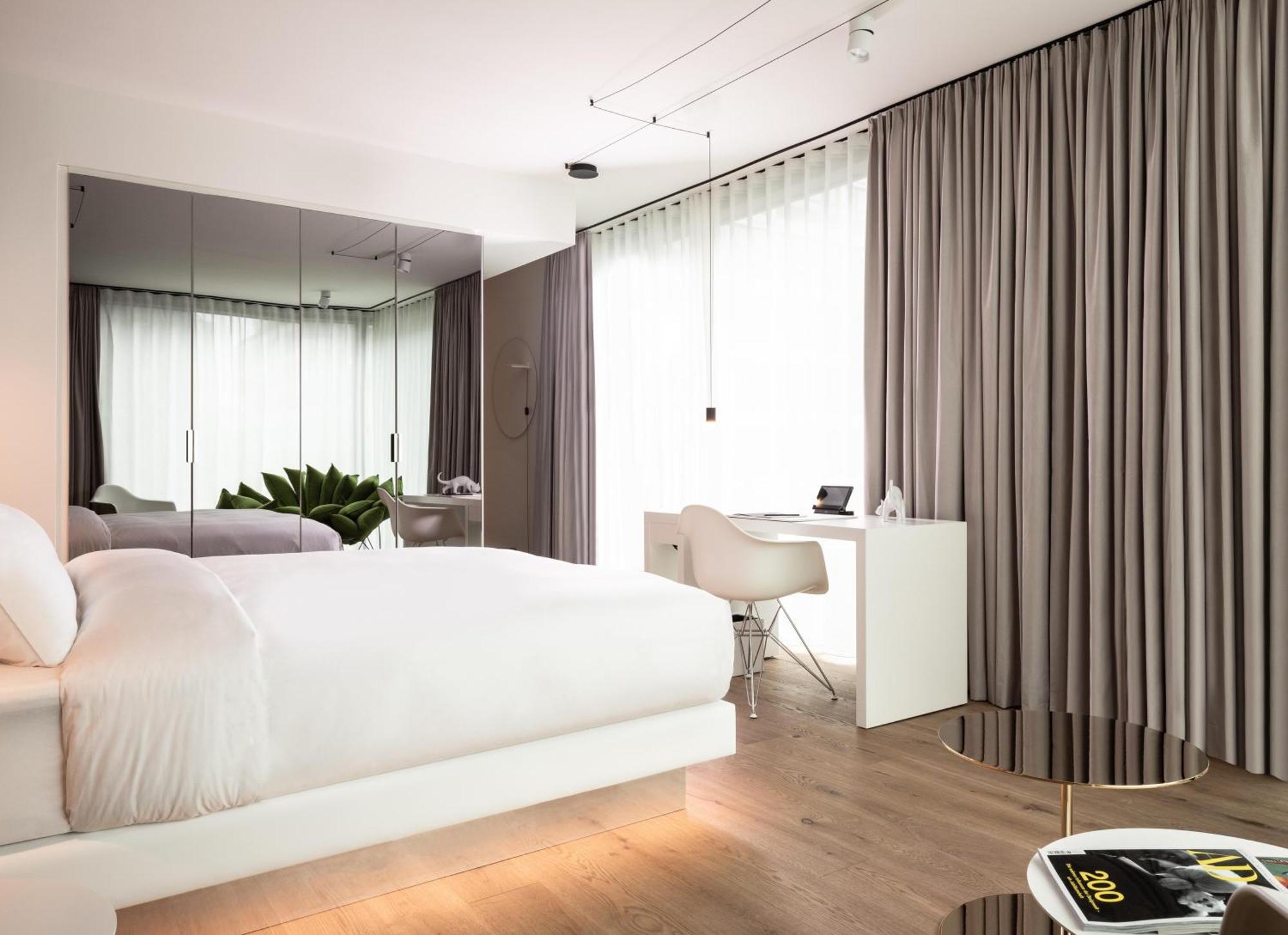 Kpm Hotel & Residences Berlín Exteriér fotografie Curtains in a bedroom